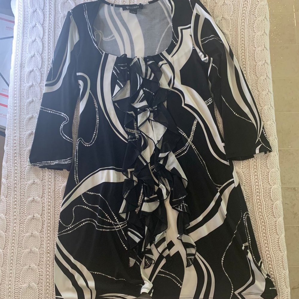 White House Black Market Scoop Neck 3/4 Sleeve